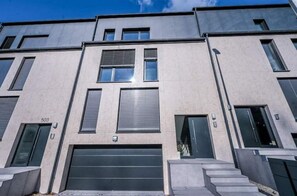 Exterior - New build upscale bi-level (Luxembourg)