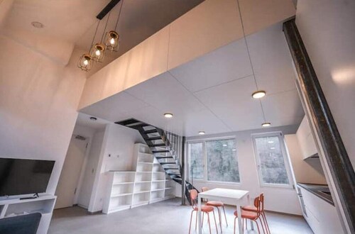 New build upscale bi-level