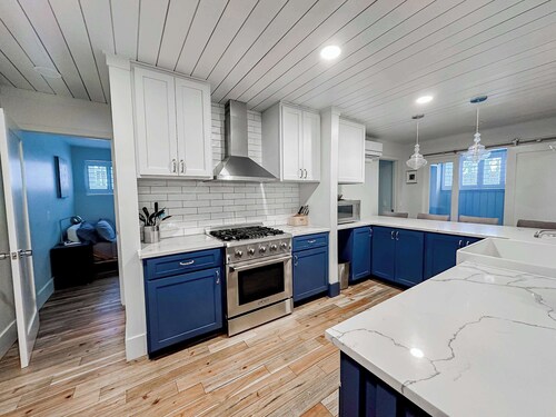 The 4M Golden House #9 - Beautiful Apt Minutes from Downtown!