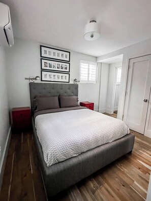 4 bedrooms, desk, iron/ironing board, WiFi