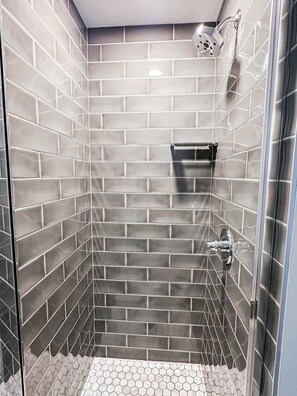 Shower, hair dryer, towels, shampoo