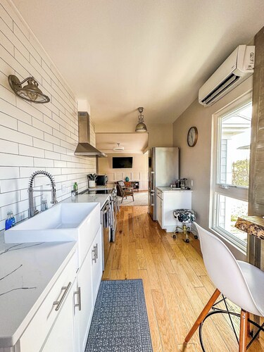 The 4M Favorite House - Stunning & Spotless 2-Bed Apt (#3)