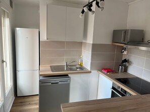 Mikrowelle, Ofen, Herdplatte, Geschirrspüler