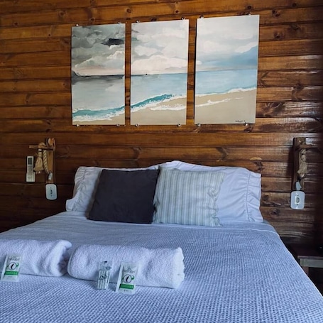 Laptop workspace, free WiFi. Encanto Paraty Beach