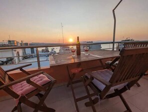 Outdoor dining - 5th-Floor Cozy Sea View, 2-Min Beach Walk (Chania)