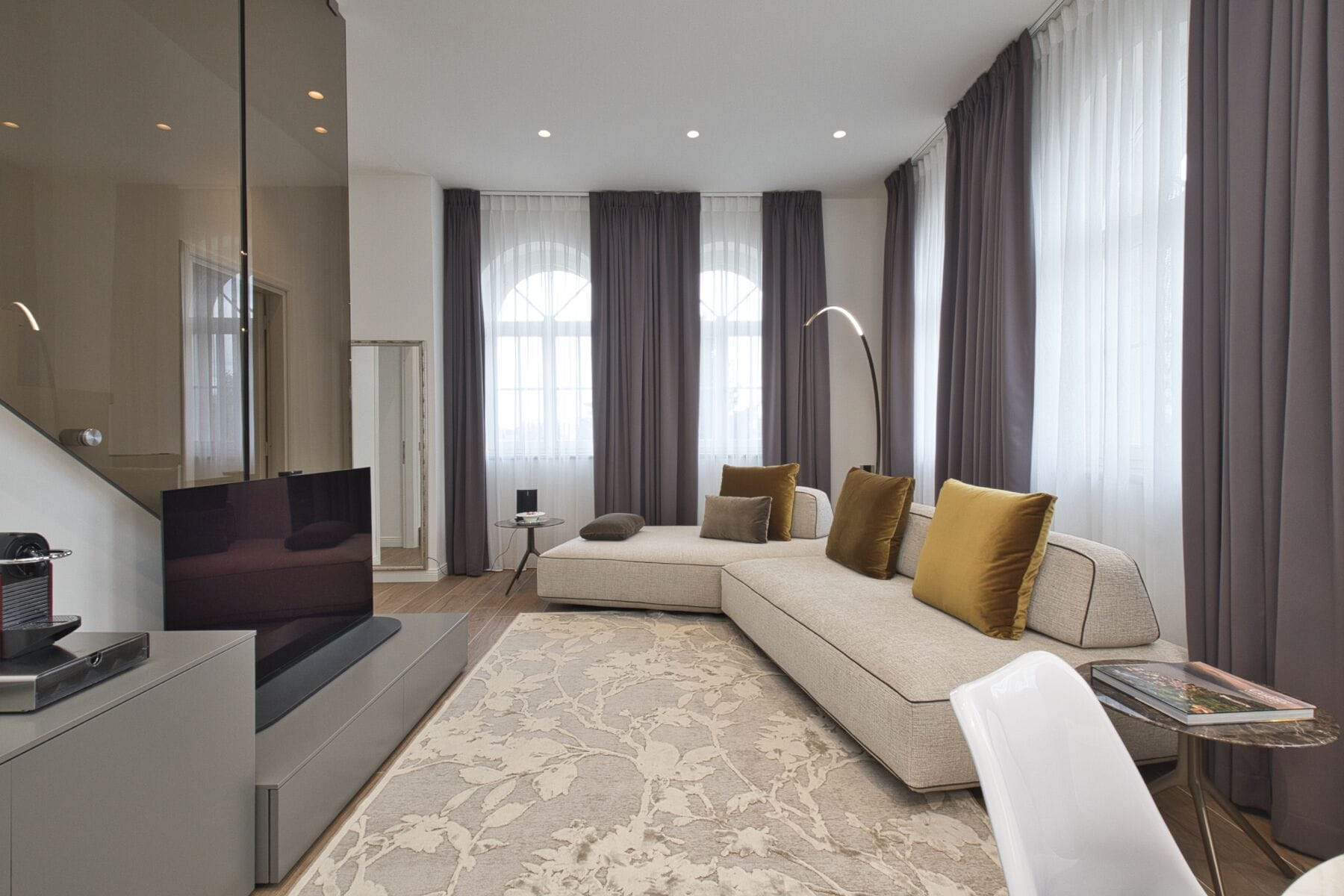 Luxury-Suite, 2 Schlafzimmer | Wohnbereich | 45-Zoll-Smart-TV mit Digitalempfang, Netflix, MP3-Dockingstation