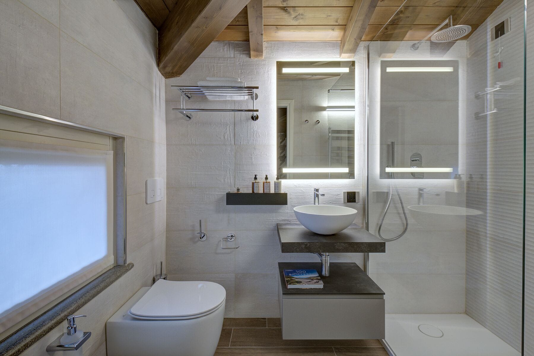 Luxury Suite, 2 Bedrooms | Bathroom | Free toiletries, hair dryer, bathrobes, slippers