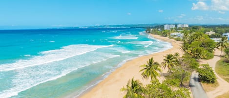 Chaise longue, serviettes de plage