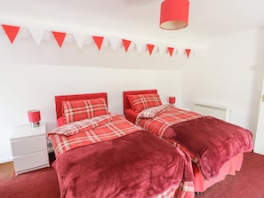 3 bedrooms, individually decorated, individually furnished, free WiFi - Pentre Iago (Holyhead)