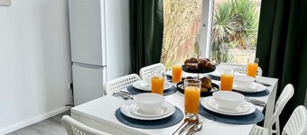 Unique Indian Inspired Townhouse Sleeps 11 In Northampton