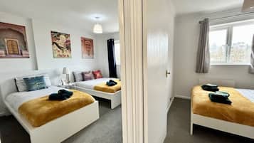 3 bedrooms, desk, iron/ironing board, travel crib