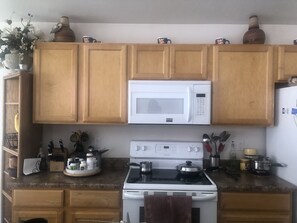 Micro-ondes, four, plaque de cuisson, lave-vaisselle