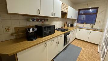 冰箱、微波炉、烤箱、炉灶