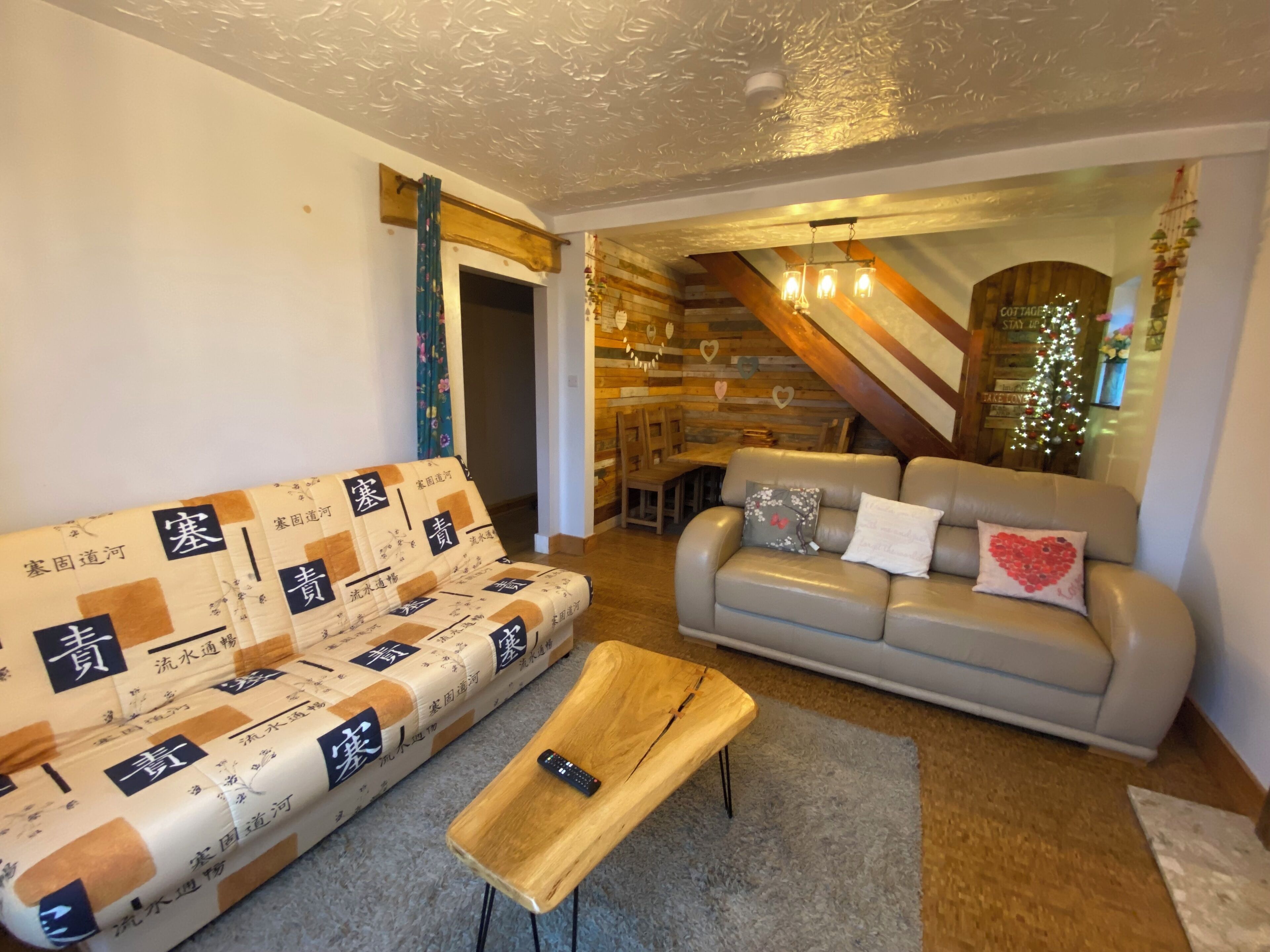 Televisor intel·ligent, llar de foc i reproductor de DVD 