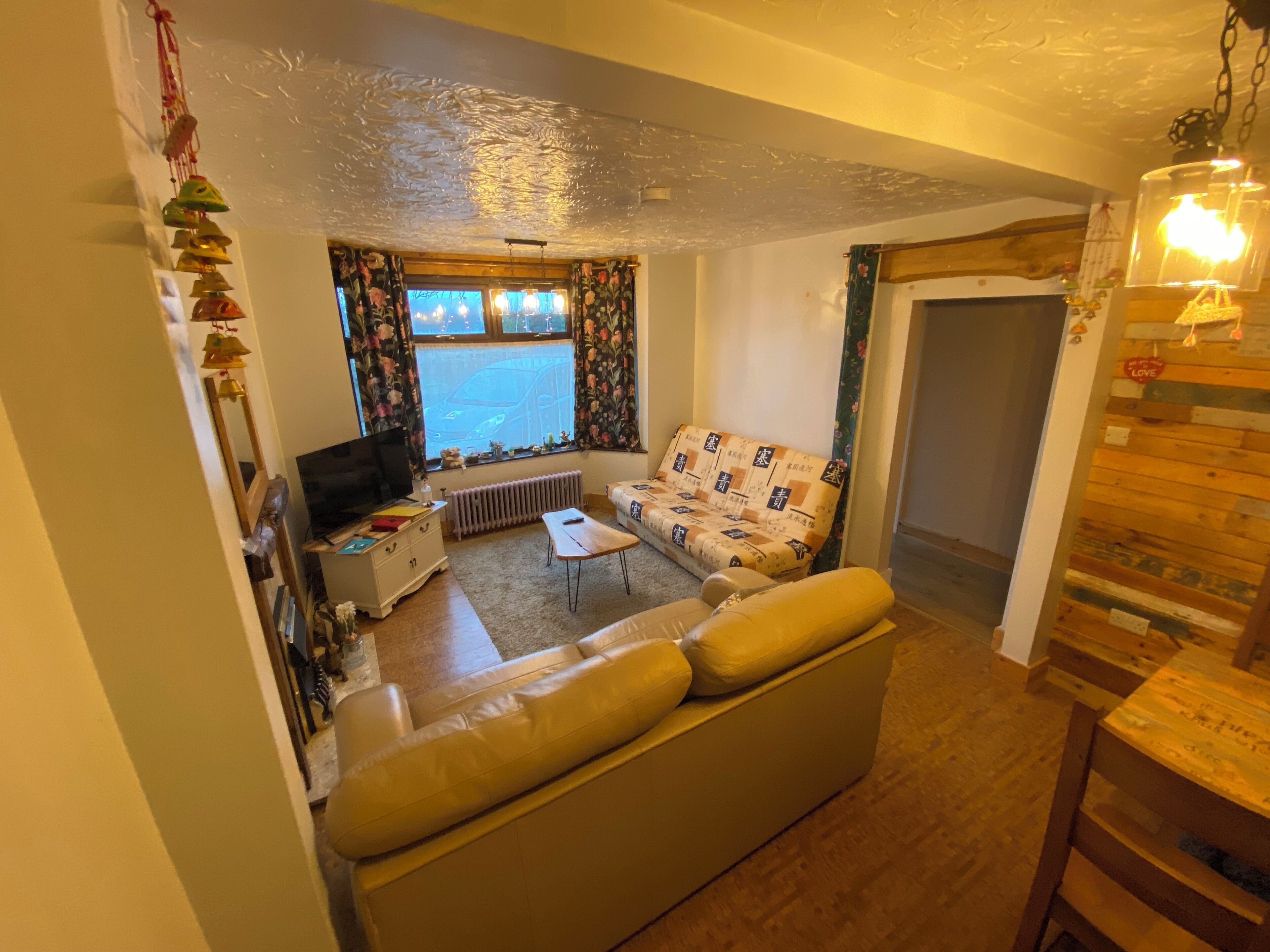 TV connectée, cheminée, lecteur de DVD