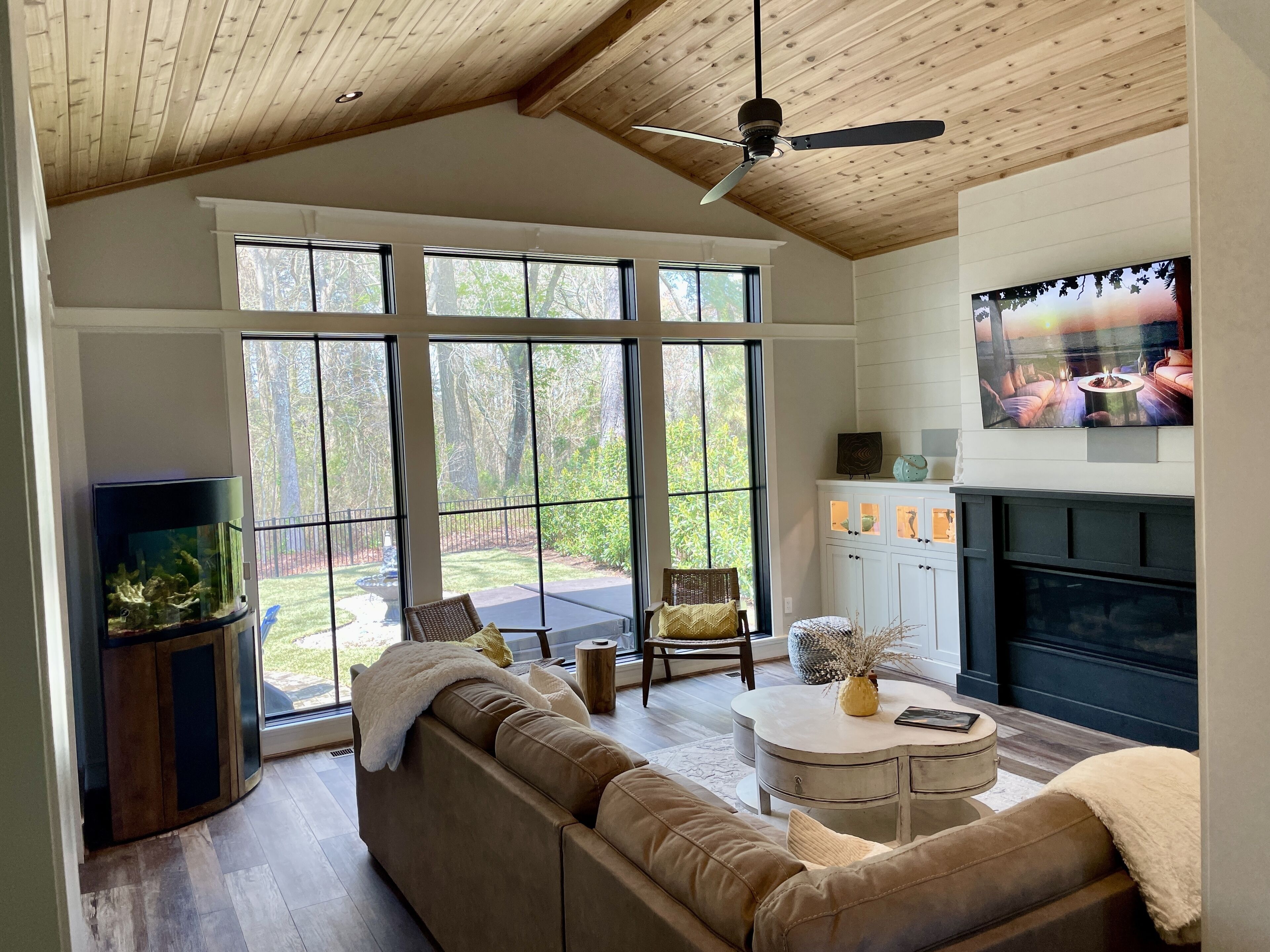 Smart TV, fireplace, stereo