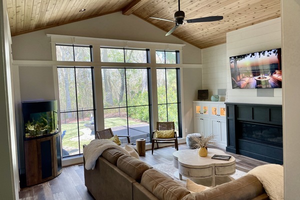 Smart TV, fireplace, stereo