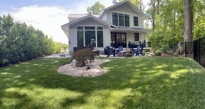 Custom 4-bedroom home, boat slip, fenced backyard, pool & paved bike path.