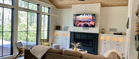 Smart TV, fireplace, stereo