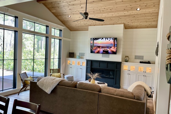 Smart TV, fireplace, stereo