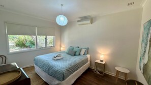 3 makuuhuonetta, silitysrauta/-lauta, ilmainen Wi-Fi, vuodevaatteet