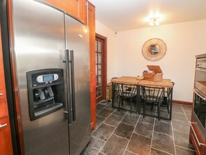 Dishwasher, electric kettle, toaster, cookware/dishes/utensils