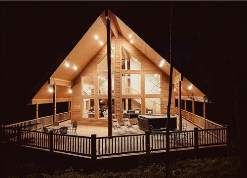 Hot Tub, Firepit, Large Deck, Game Room, Secluded Mtn Views, 20 min to Park | Yellowstone Escape