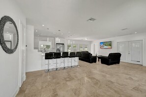 Interior - Astonishing 4 Bedroom House in the Heart of Hollywood Fl. (Hollywood)