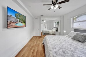 Room - Astonishing 4 Bedroom House in the Heart of Hollywood Fl. (Hollywood)