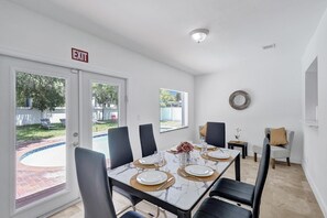 Dining - Astonishing 4 Bedroom House in the Heart of Hollywood Fl. (Hollywood)