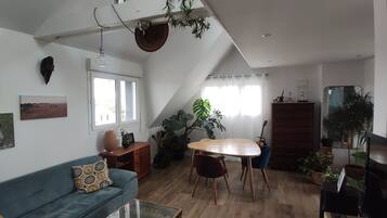 Televisie en een computerscherm