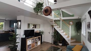 Televisie en een computerscherm