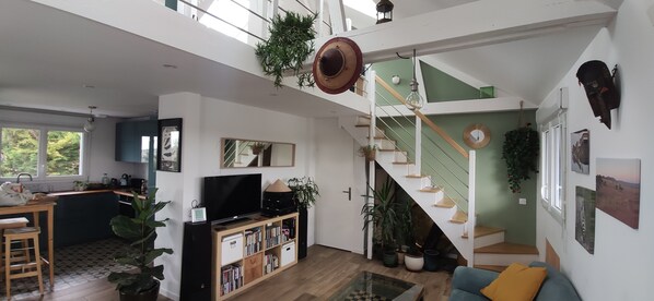 TV, computer monitors - Cocon Calme et Lumineux à Vannes au Bord du Golfe (Vannes)