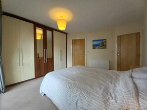 Apartment | 2 Schlafzimmer, Bügeleisen/Bügelbrett, kostenloses WLAN, Bettwäsche