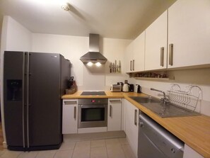 アパートメント | 専用キッチン | 冷蔵庫、電子レンジ、オーブン、コンロ