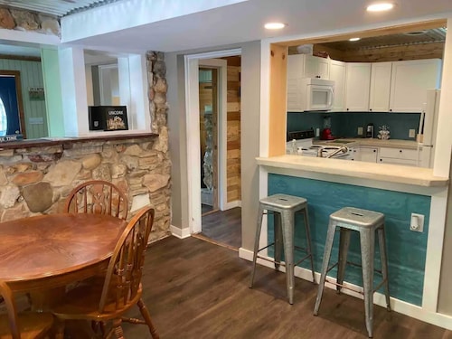 Charming house on deep water cove and amazing views

