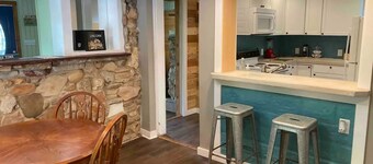 Charming house on deep water cove and amazing views

