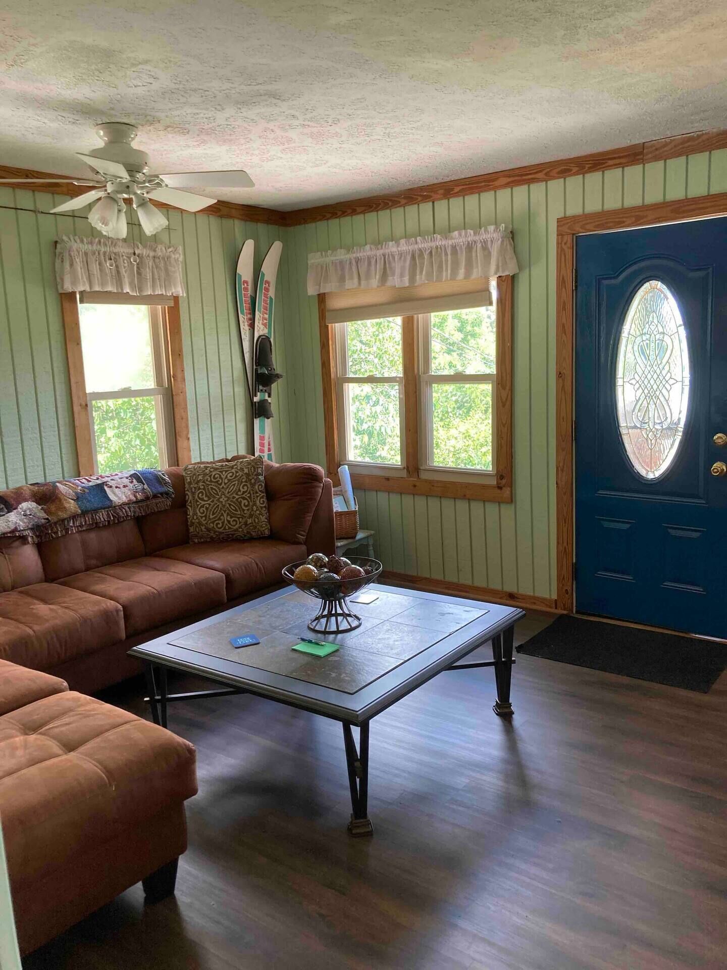 Smart TV, fireplace, DVD player, books