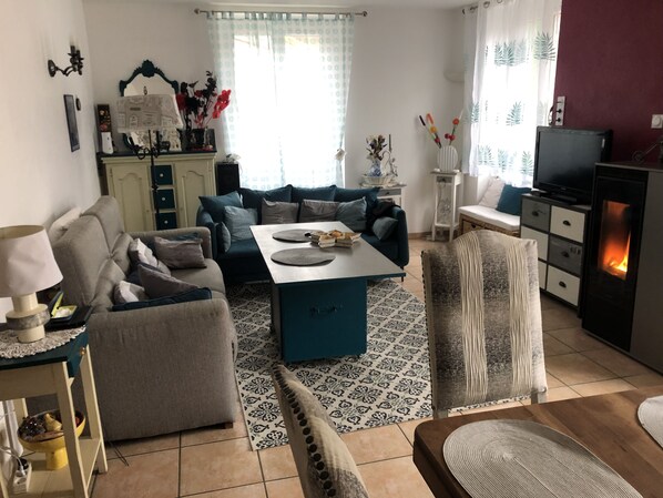 Interior - Gîte Pour Détente ou Sportif Village Typique, Épicerie Bar. .animaux non Accepté (Mariac)