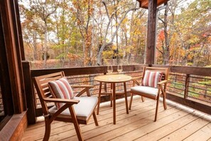 Outdoor dining - 5 Bears Hot Tub Fire Pit Game Room Near Blue Ridge (Morganton)