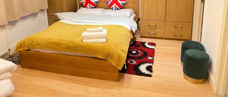 Huoneisto | 1 makuuhuone, silitysrauta/-lauta, ilmainen Wi-Fi, vuodevaatteet