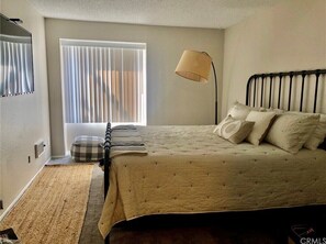 1 habitación, escritorio, tabla de planchar con plancha y wifi gratis 