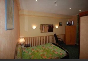 Blackout curtains, iron/ironing board, free WiFi - N.D. Auxiliatrice (Lourdes)