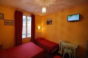 Familiekamer | Verduisterende gordijnen, een strijkplank/strijkijzer, gratis wifi