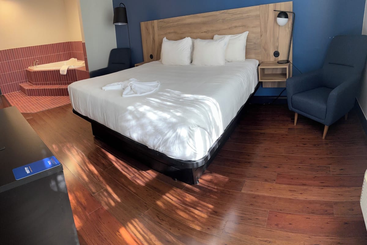 Suite, 1 King Bed, Non Smoking