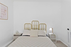 3 Schlafzimmer, Schreibtisch, Bügeleisen/Bügelbrett, WLAN