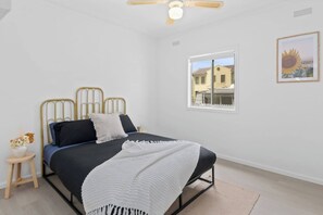 3 bedrooms, desk, iron/ironing board, WiFi