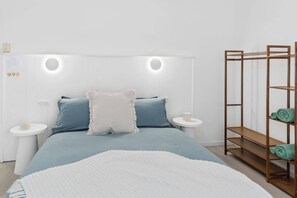 3 habitaciones, escritorio, tabla de planchar con plancha y wifi
