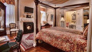 Unclassified image, 3 of 7, button - Abercorn Room - McMillan Inn (Savannah)