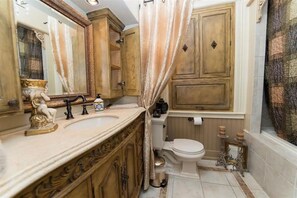 Hair dryer - Drayton Room - McMillan Inn (Savannah)